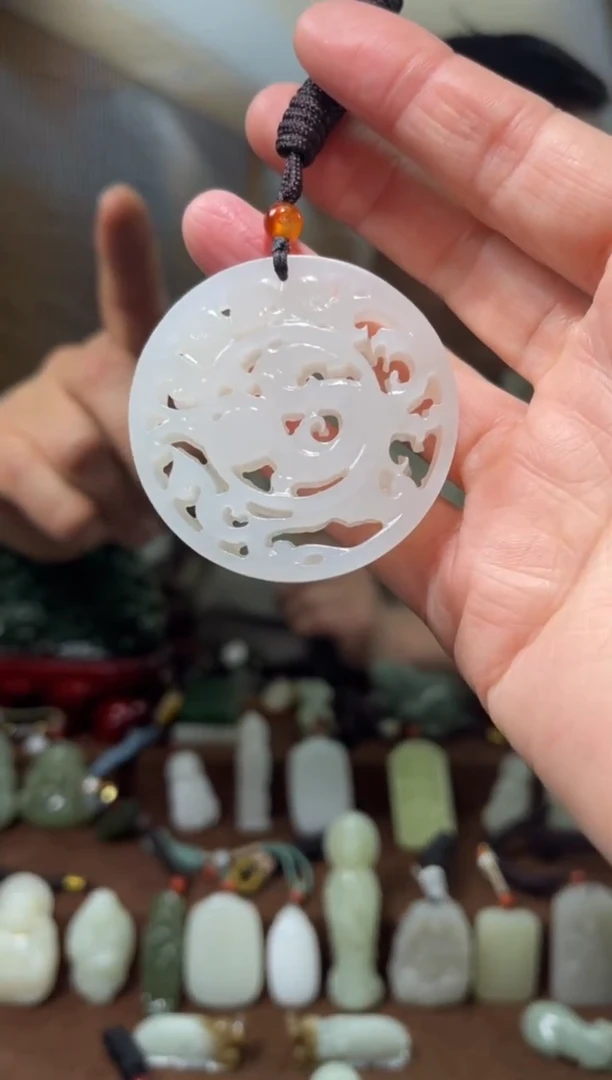 颈饰未镶嵌和田玉`