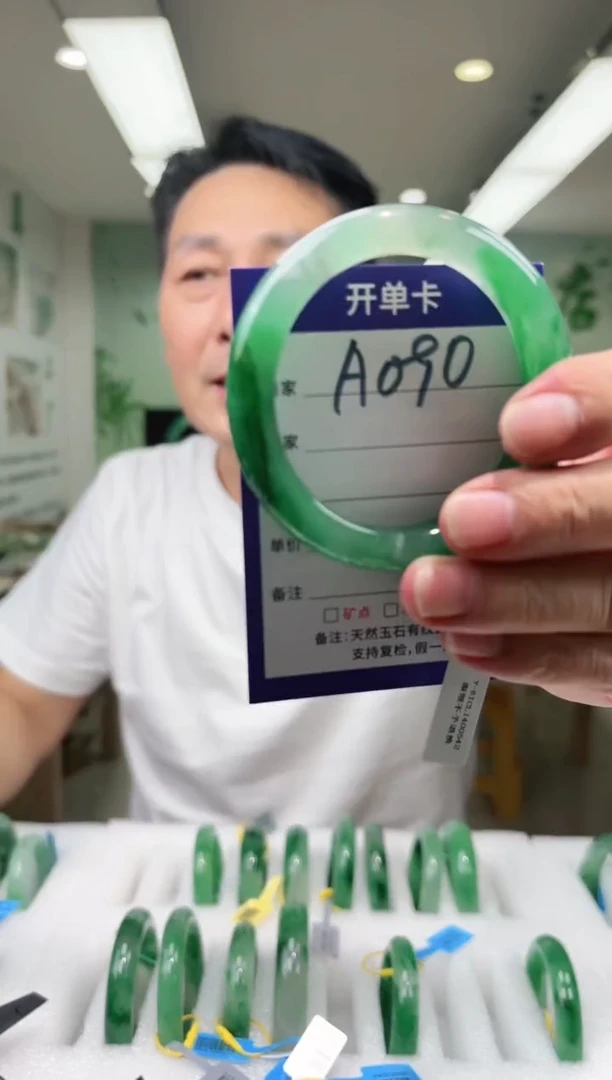 未镶嵌手镯石英质玉55+