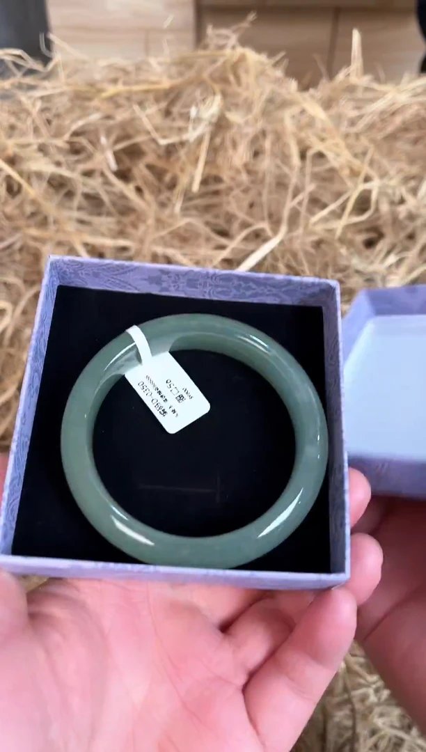 未镶嵌手镯石英质玉D-0350