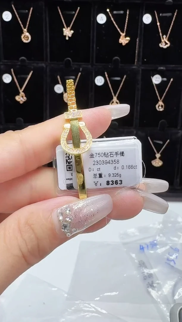 18K金镶嵌手镯钻石手镯