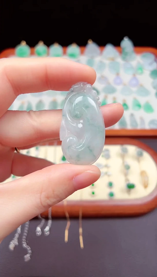 【闪购商品】翡翠颈饰未镶嵌如意