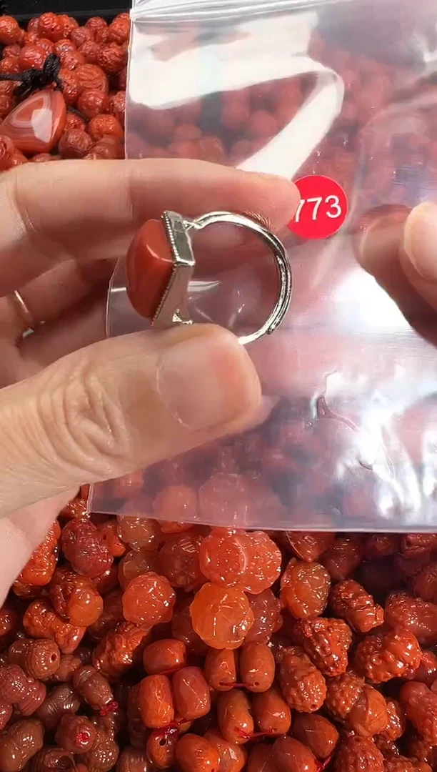 颈饰未镶嵌南红玛瑙1