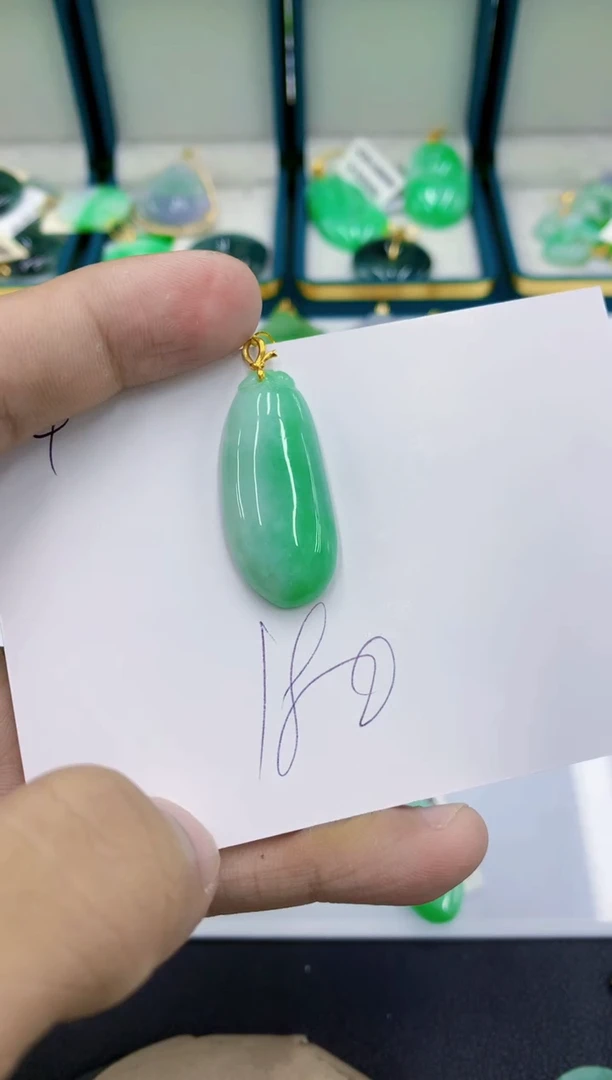 颈饰18K金镶嵌翡翠翡翠