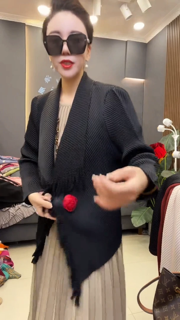 聚酯纤维（涤纶）黑色 流苏西服