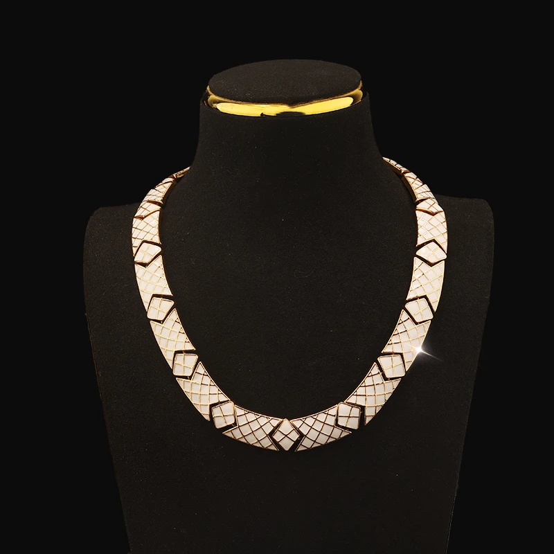 一漾 铜合金玻璃耳饰 白色格调圣蛇项链 复古时尚 小众饰品