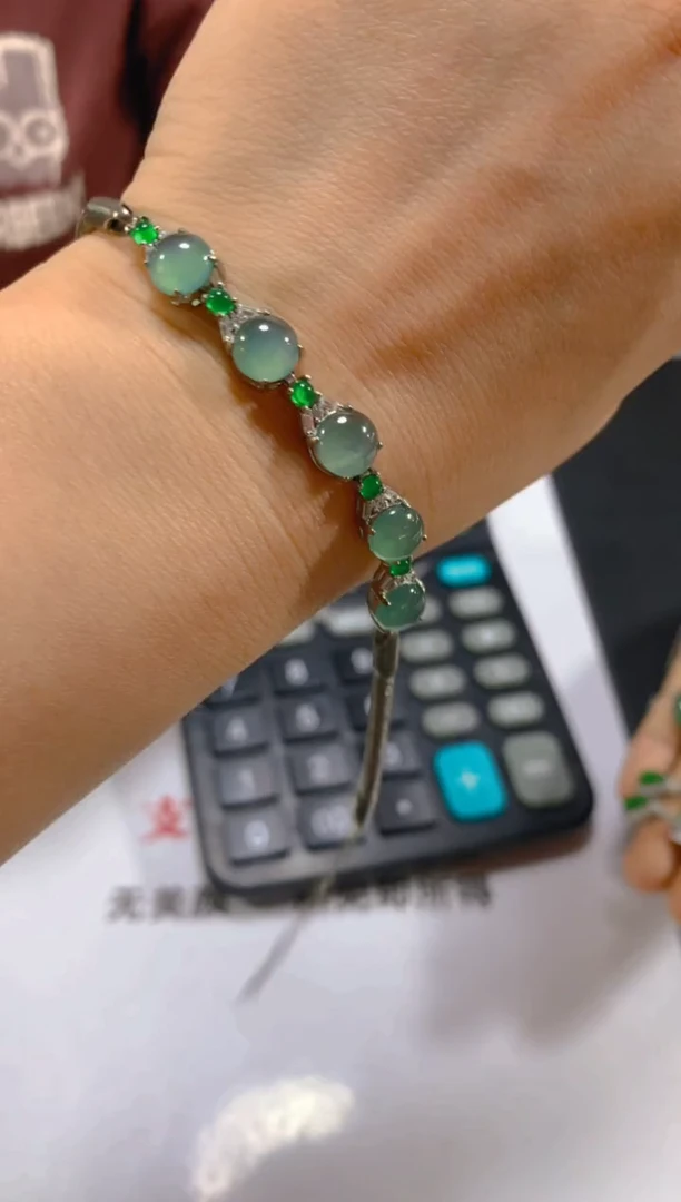 未镶嵌手链翡翠多样性发一