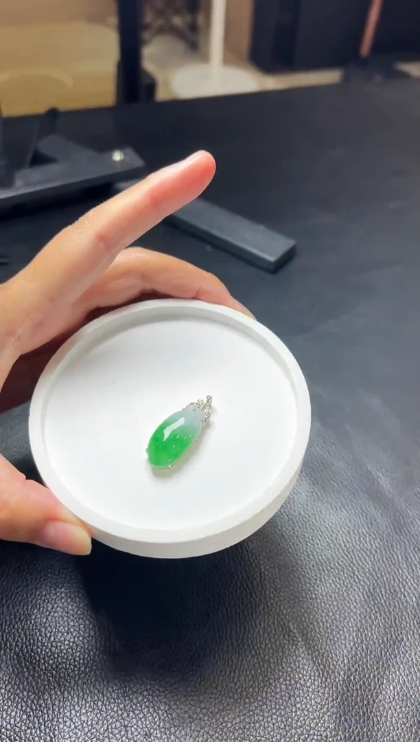 【闪购商品】翡翠颈饰18K金镶嵌YM1122-2  福瓜