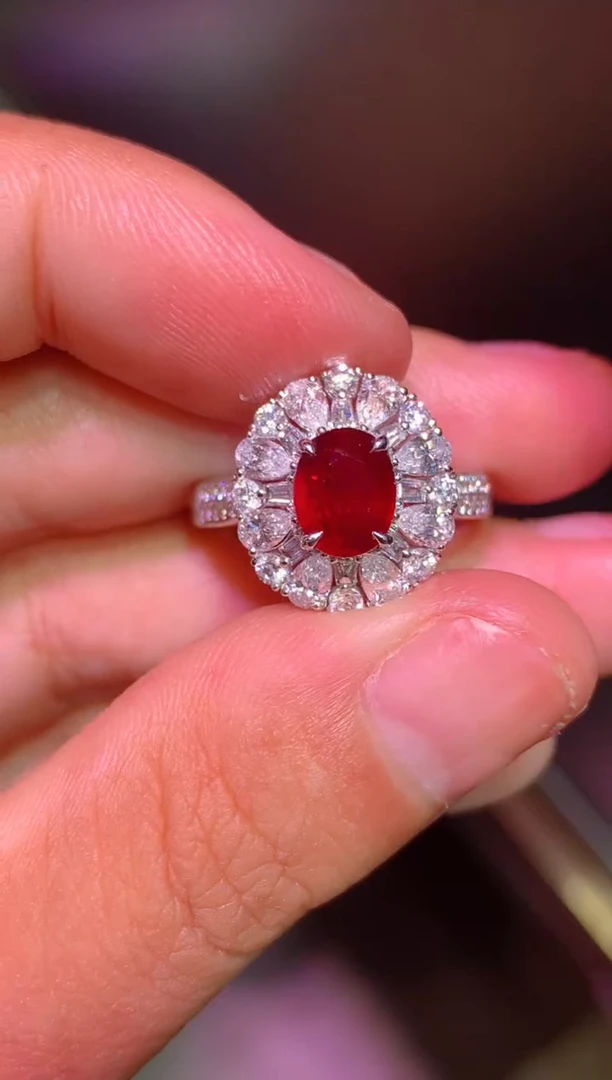 18K金镶嵌戒指红宝石1.39ct 无烧鸽血红