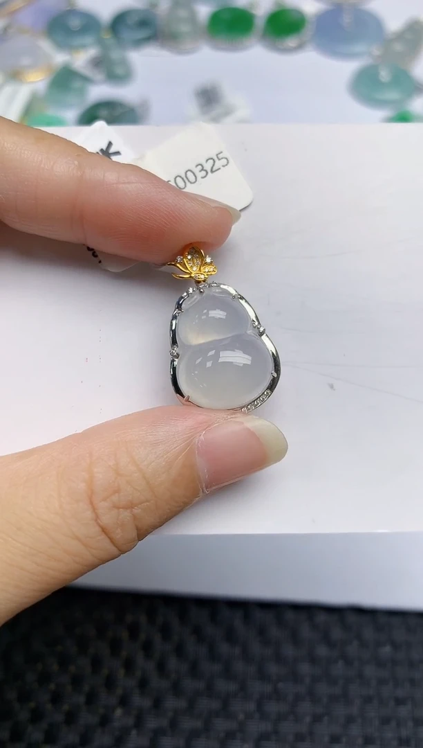 翡翠18K金镶嵌颈饰天然A货翡翠