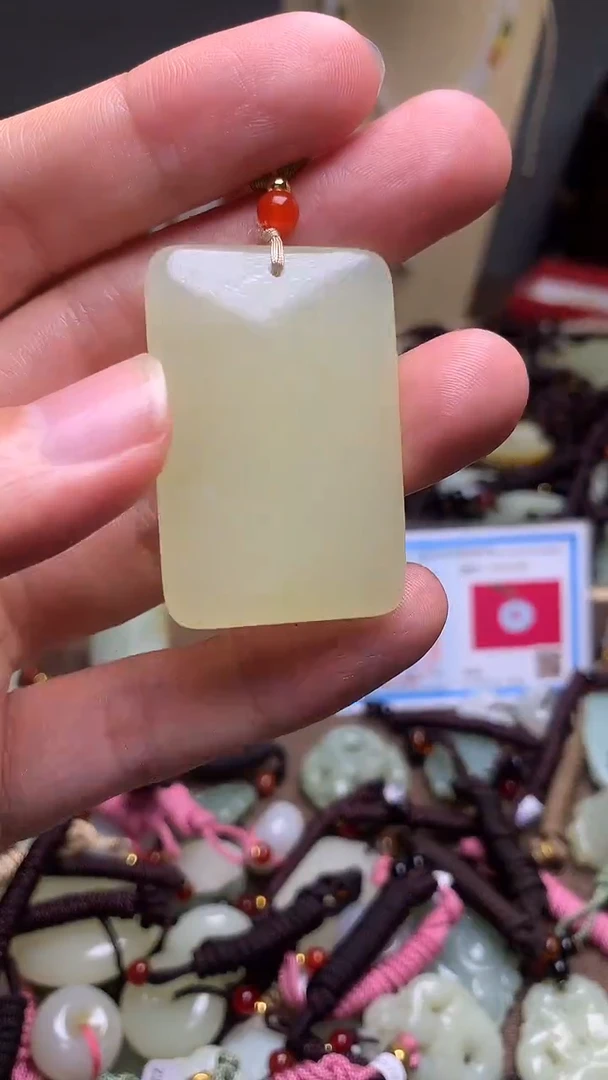 玉新疆料青海料清水平安牌吊坠