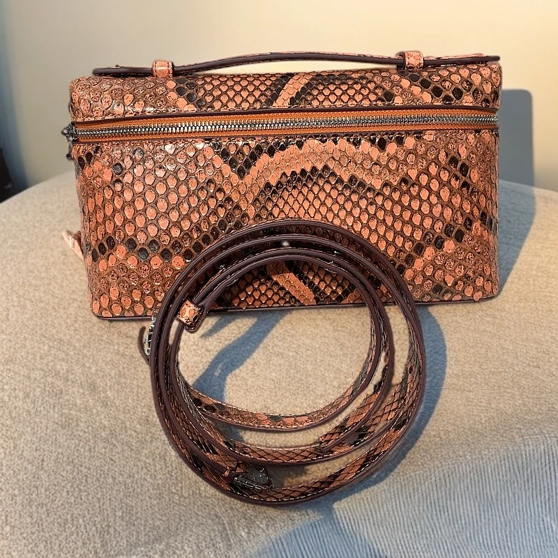 时尚百搭单肩手提女包蟒蛇皮设计休闲实用