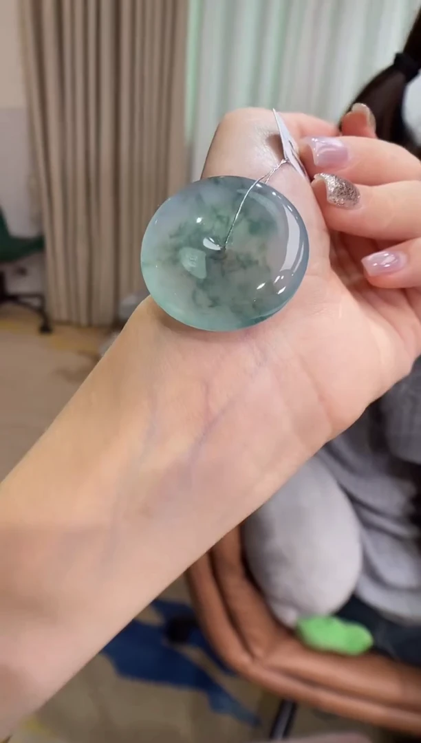 翡翠未镶嵌颈饰平安扣