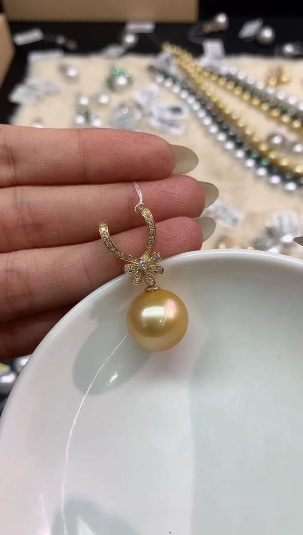 18K金镶嵌吊坠（不含链）海水珍珠E356|16800
