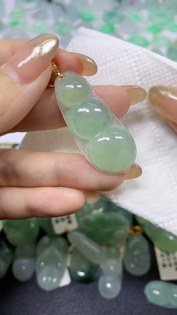 颈饰18K金镶嵌翡翠A货