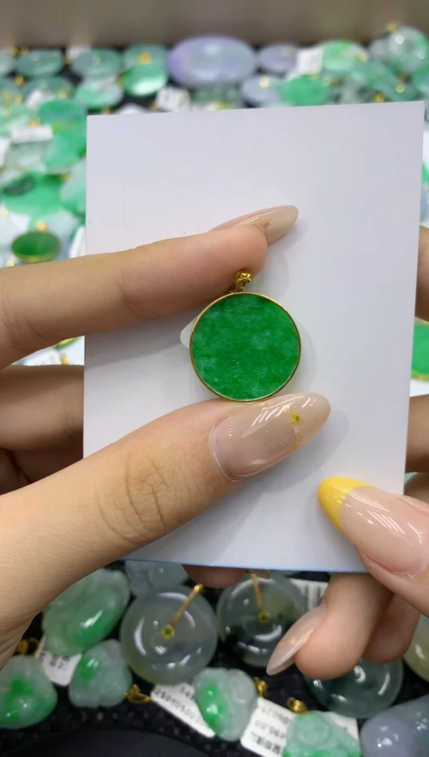 颈饰18K金镶嵌翡翠天然缅甸翡翠A货