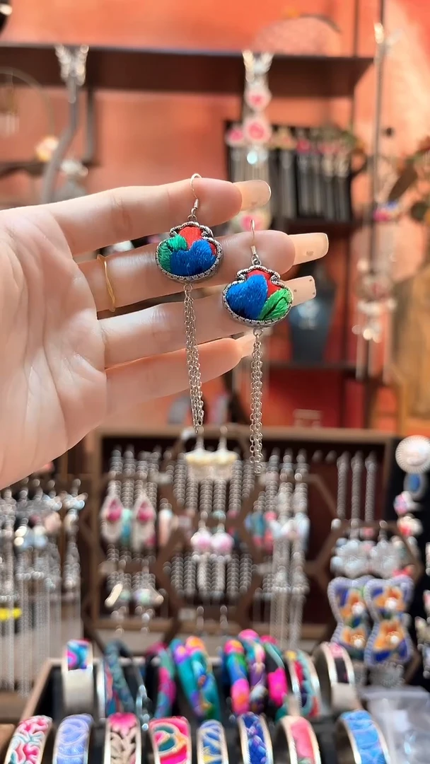 织绣云织谣民族风精美饰品   415***