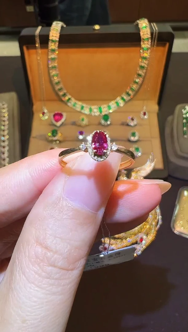 18K金镶嵌戒指红宝石0.32ct