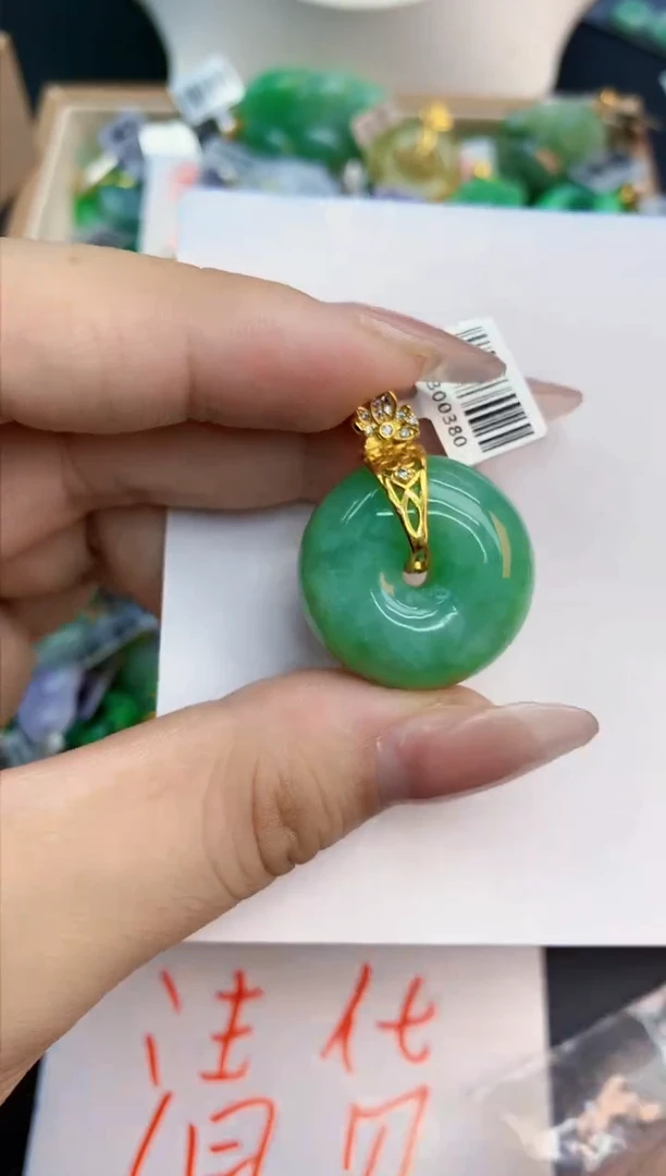 翡翠未镶嵌吊坠(不含链)1