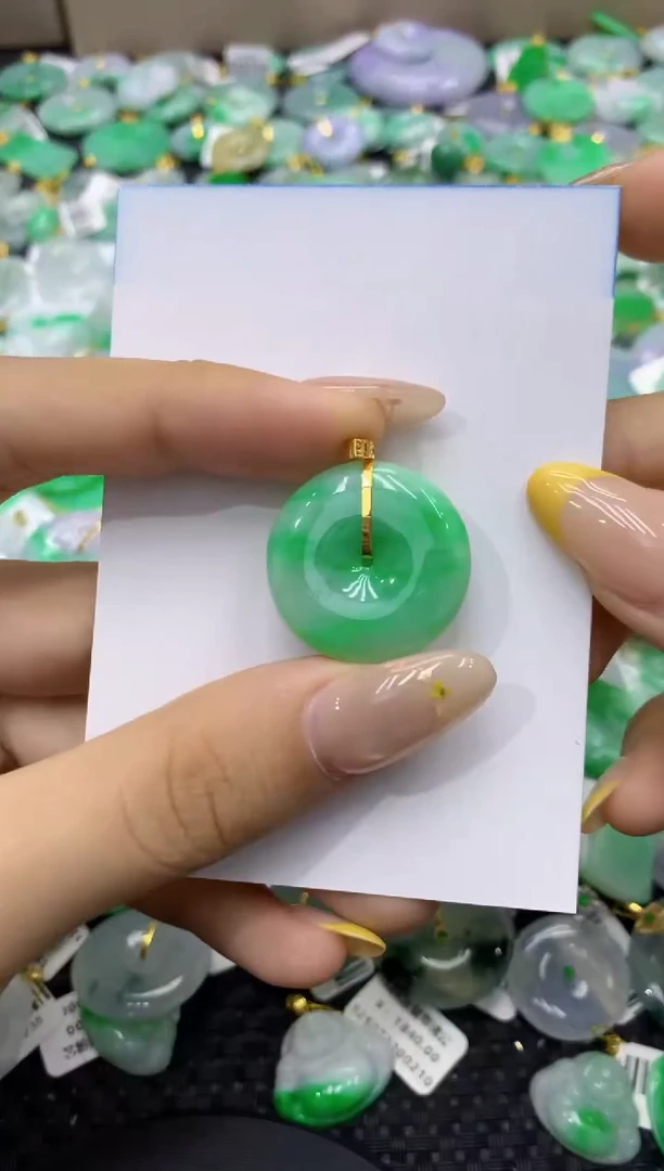 颈饰18K金镶嵌翡翠天然缅甸翡翠A货