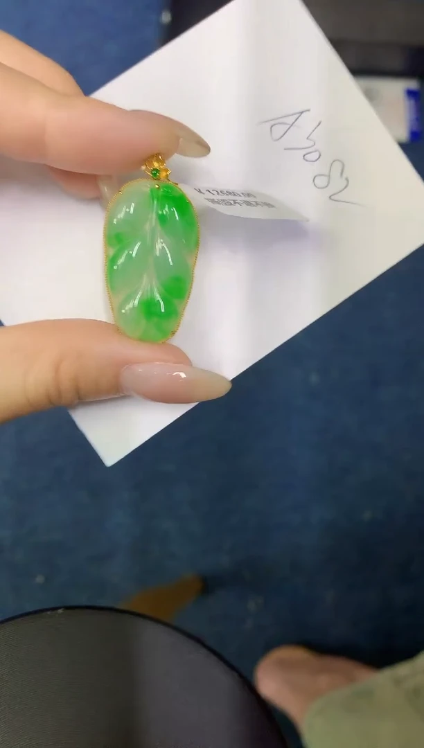 翡翠18K金镶嵌颈饰缅甸天然翡翠A货