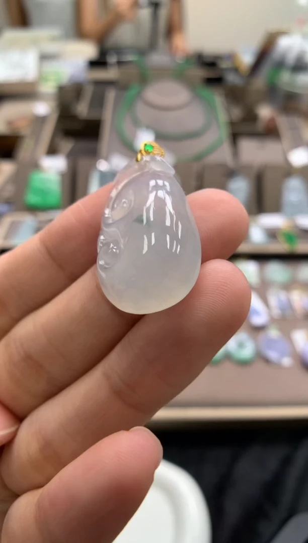 颈饰18K金镶嵌翡翠如意