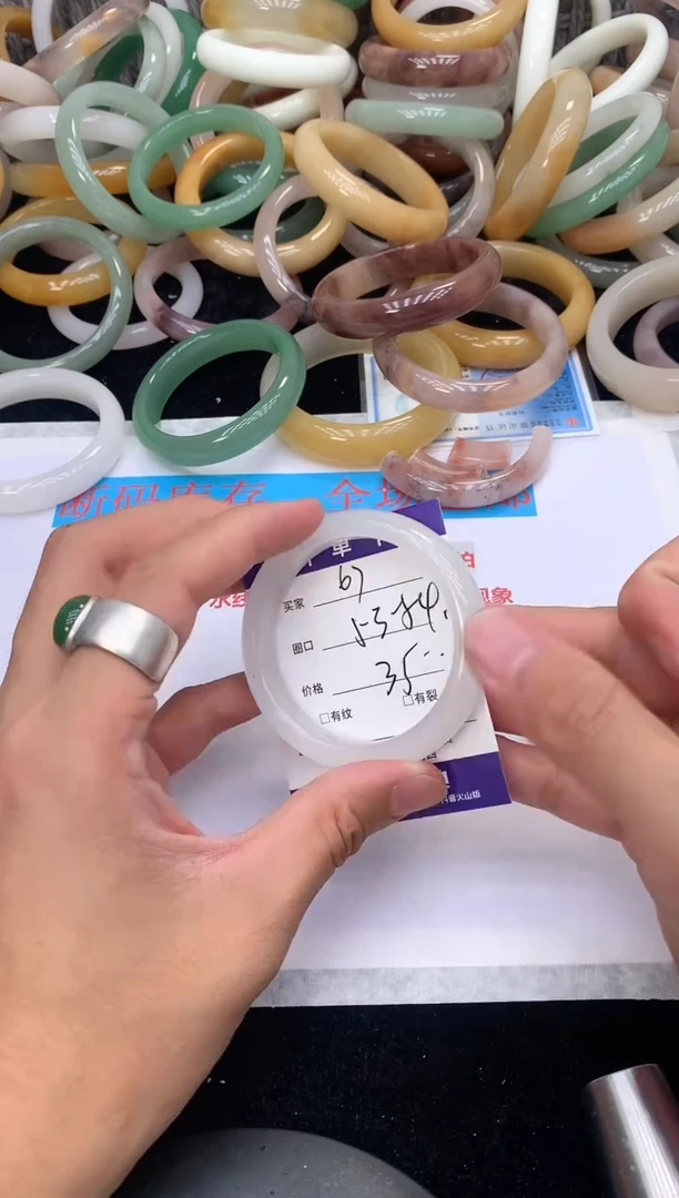 石英质玉手镯未镶嵌67