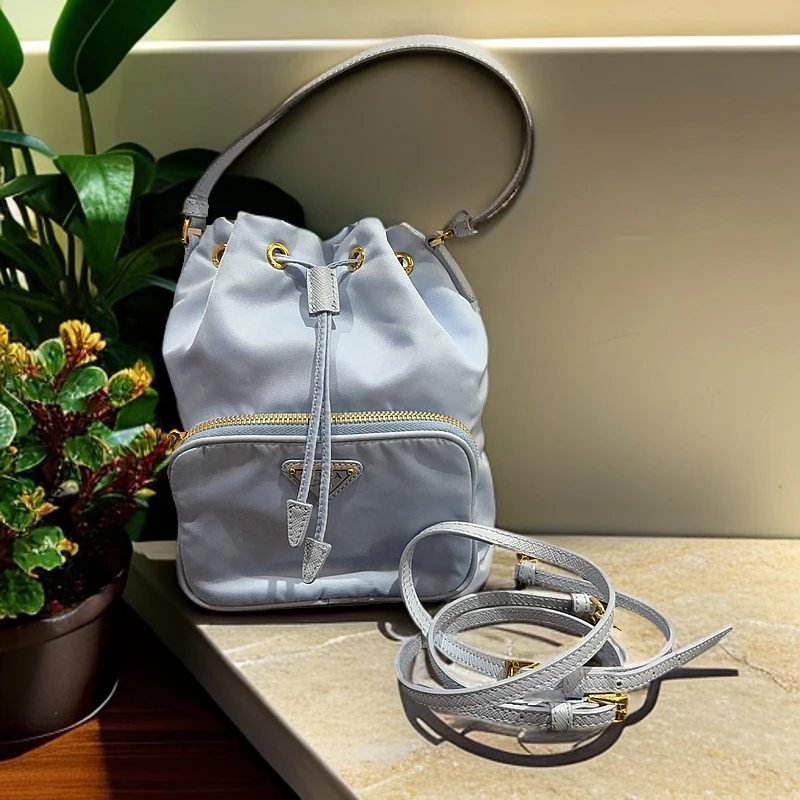95新 Prada/普拉达 浅蓝色水桶包 1182 5546