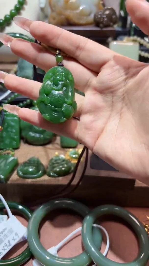 颈饰未镶嵌和田玉（碧玉）1