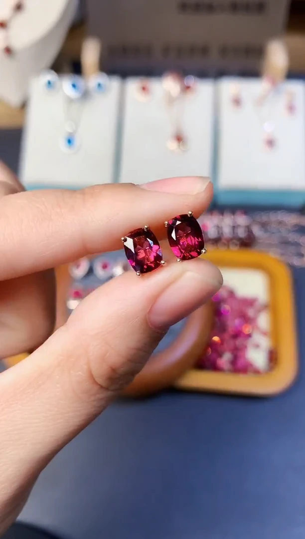 银S925镶嵌耳钉石榴石天然镁铝