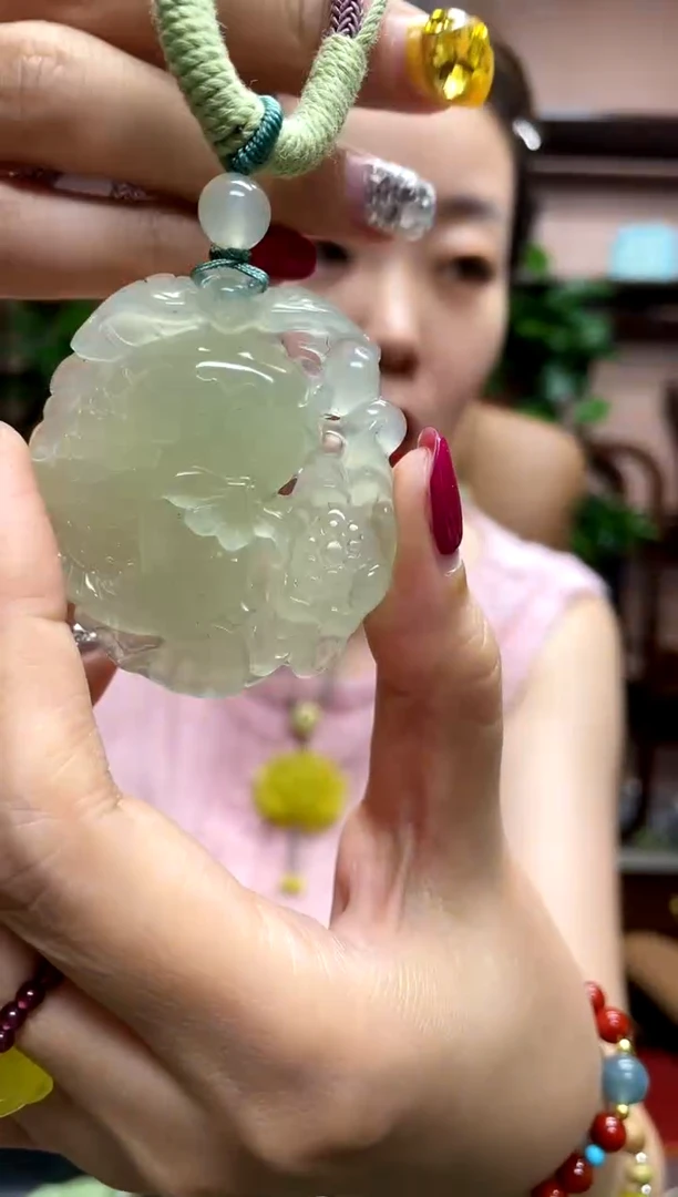 岫玉未镶嵌吊坠·