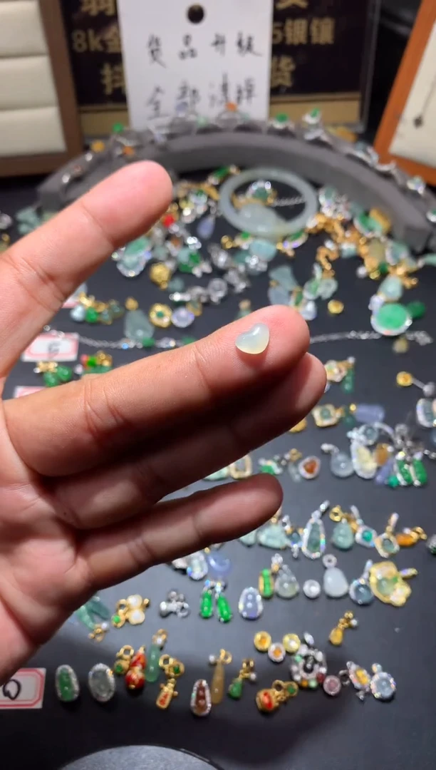 吊坠(不含链)未镶嵌翡翠1