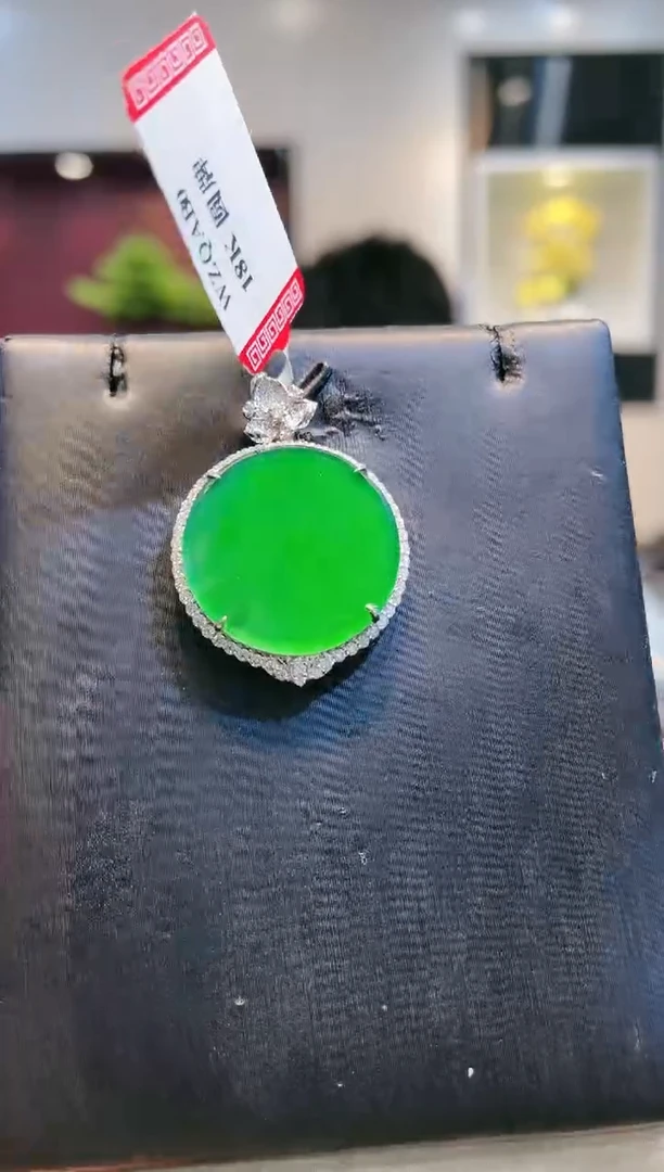 【闪购商品】翡翠颈饰18K金镶嵌A84天然A货翡翠吊坠