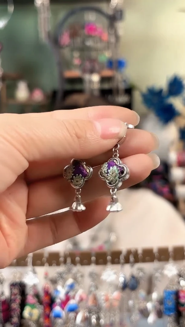 彩云南阁非遗老绣苗银饰品623