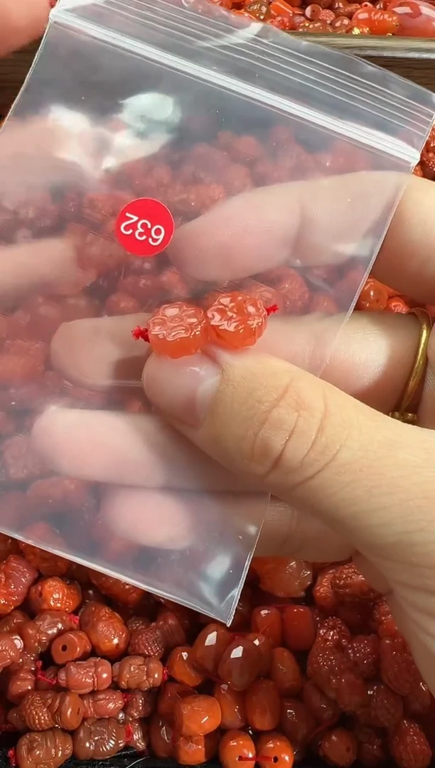 颈饰未镶嵌南红玛瑙1