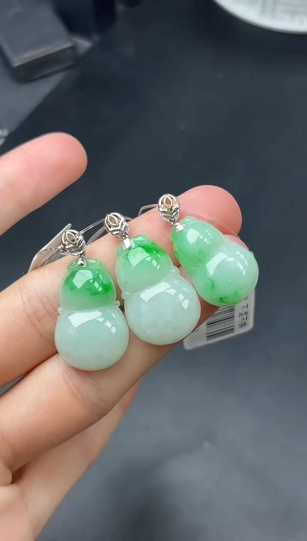 18K金镶嵌挂件翡翠葫芦/多样性发1件