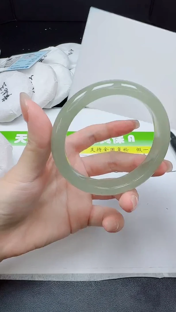 石英质玉手镯未镶嵌033-6061