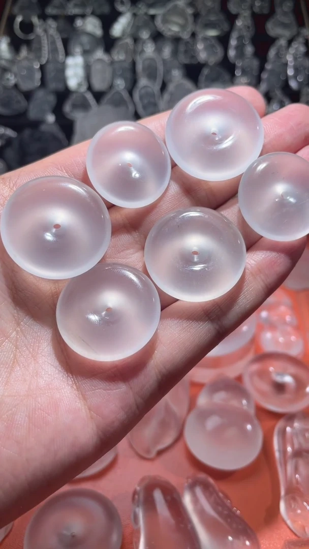 石英质玉未镶嵌颈饰无