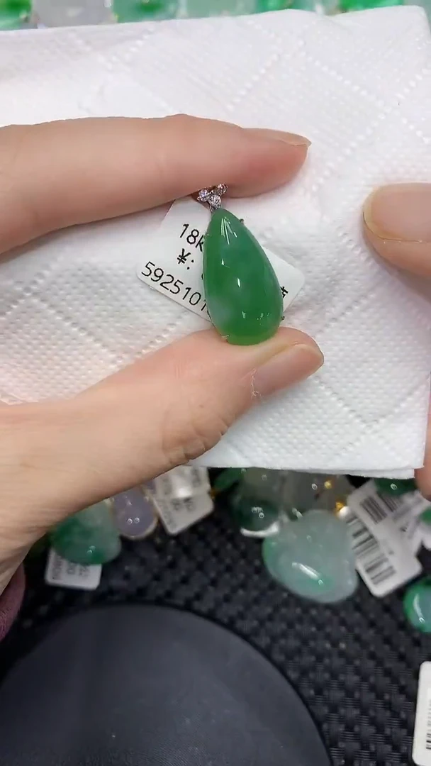 颈饰18K金镶嵌翡翠11111111111111111