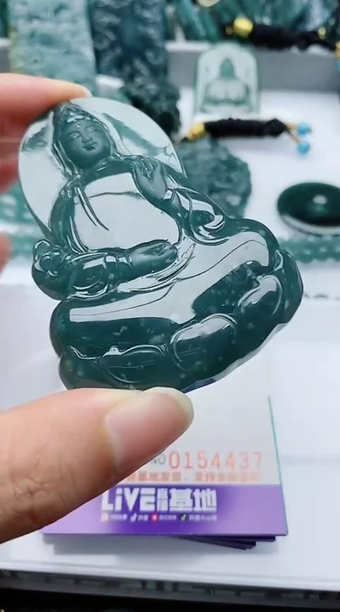 颈饰未镶嵌翡翠