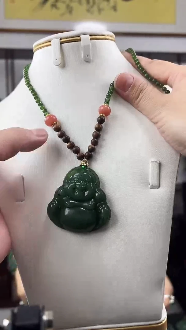 颈饰未镶嵌和田玉佛公