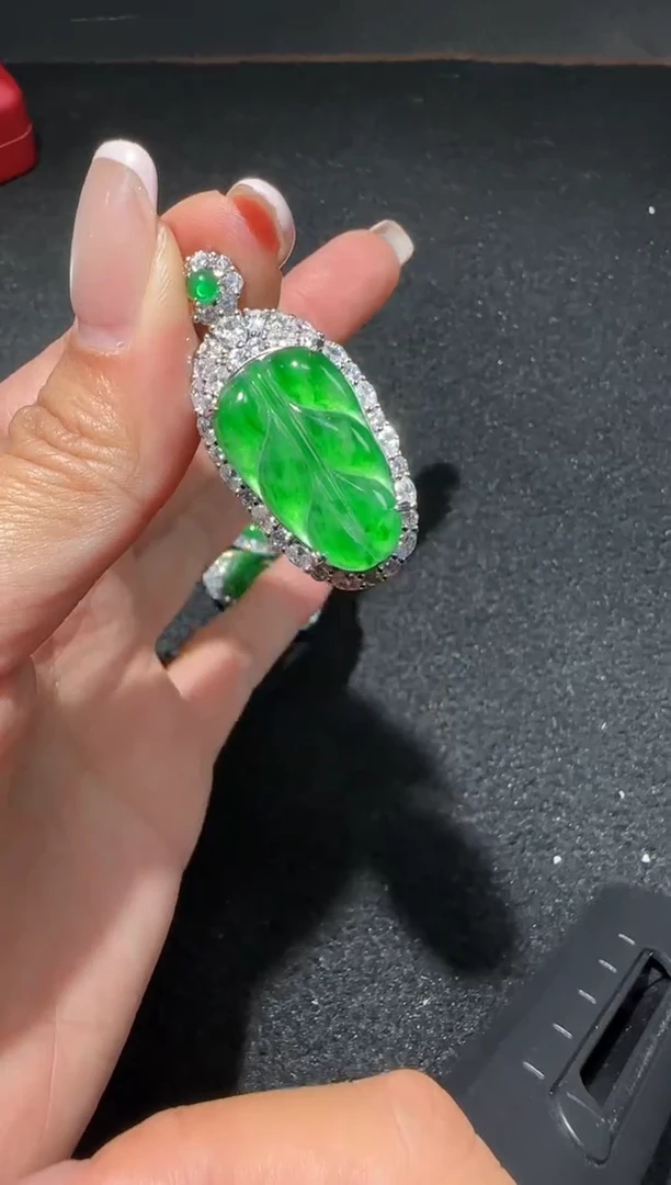 【闪购商品】翡翠吊坠(赠链)未镶嵌6669多样性发货拍一发一