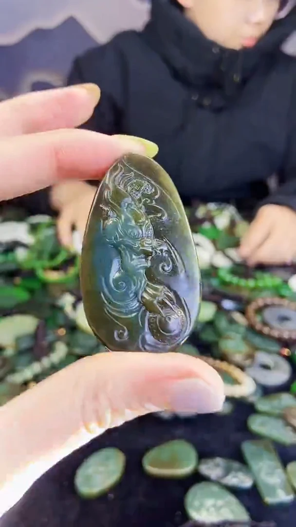 颈饰未镶嵌和田玉1