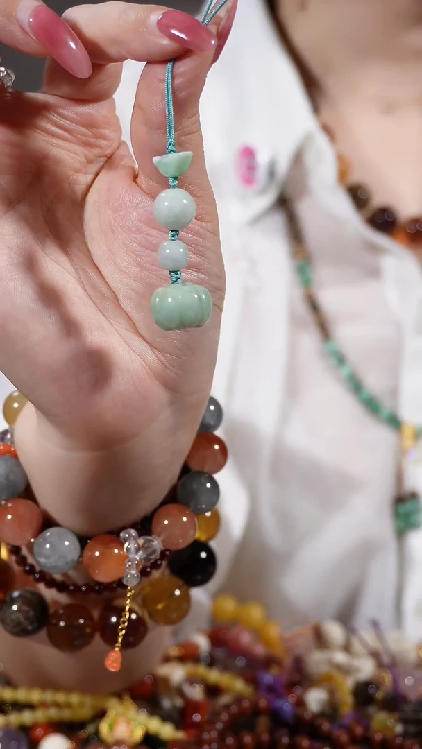 翡翠挂件未镶嵌水晶挂件