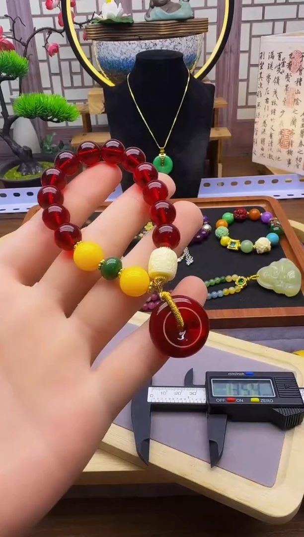 14K金镶嵌血珀手链S48