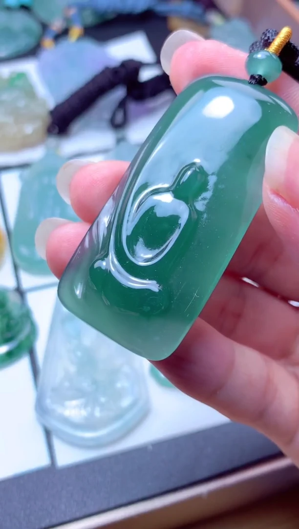 颈饰未镶嵌翡翠天然A货翡翠