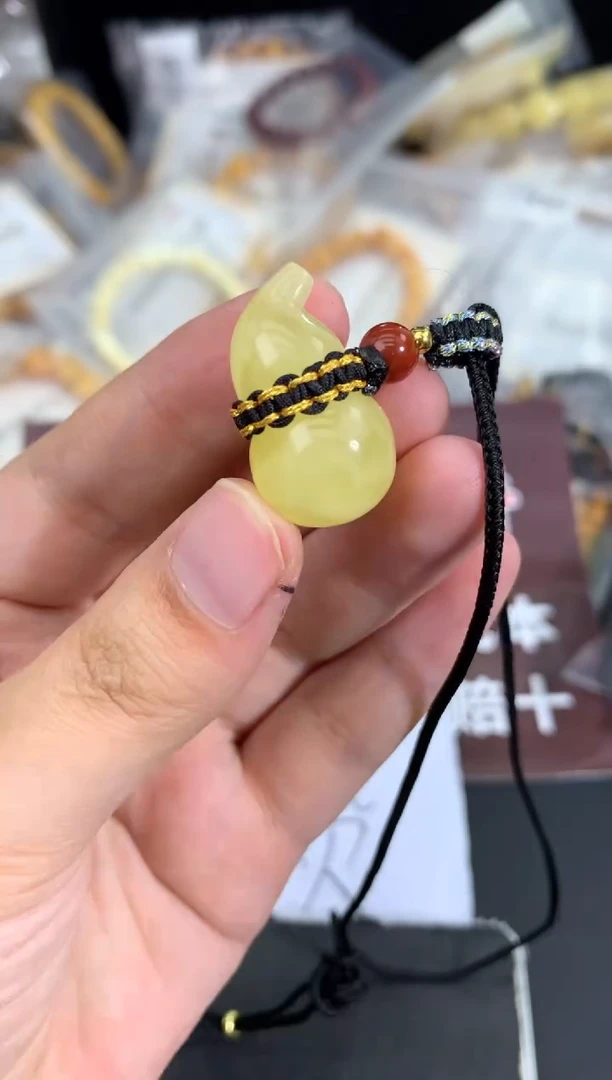 蜜蜡未镶嵌珠宝奇石174