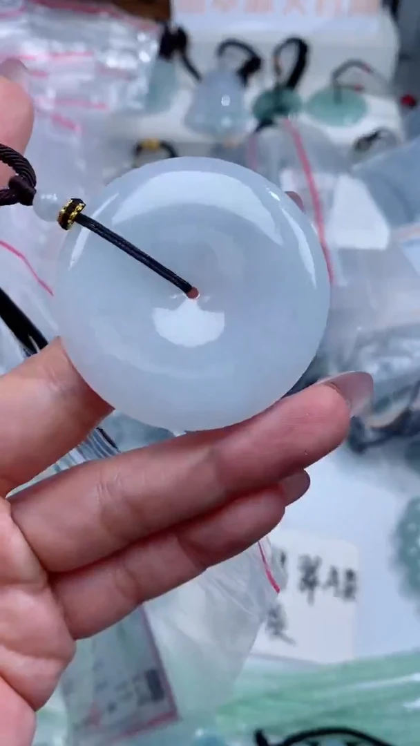 颈饰未镶嵌翡翠吊坠