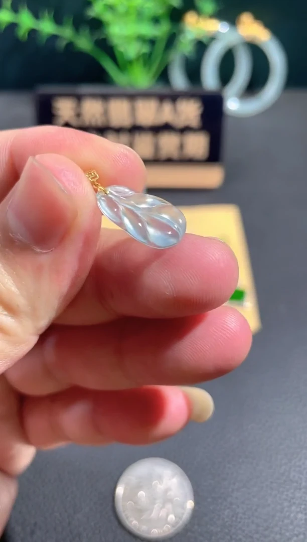 翡翠18K金镶嵌颈饰翡翠