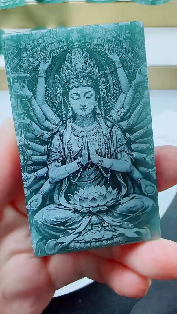 翡翠未镶嵌颈饰鼠本命佛