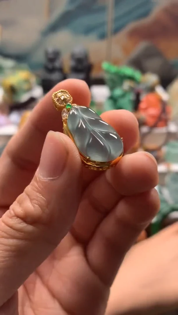 颈饰18K金镶嵌翡翠天然A货翡翠